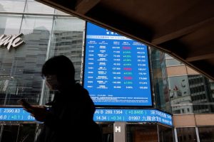 Energy Shares Lift Hang Seng; New US Sanctions Trip China Stocks