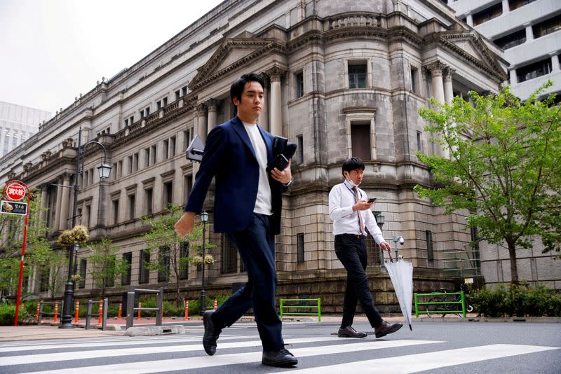 Inflation Indicators in Japan Drop Below 2% in April